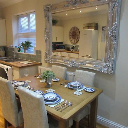 Apartment 1 Exquisite Two King Bedroom With En Suites - Close To The Town Centre, Rail, Airport And Theatre Darlington  Esterno foto