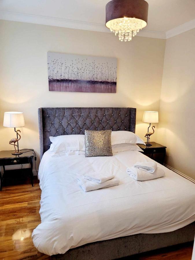 Apartment 1 Exquisite Two King Bedroom With En Suites - Close To The Town Centre, Rail, Airport And Theatre Darlington  Esterno foto