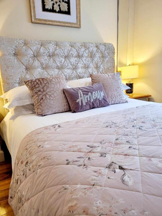 Apartment 1 Exquisite Two King Bedroom With En Suites - Close To The Town Centre, Rail, Airport And Theatre Darlington  Esterno foto