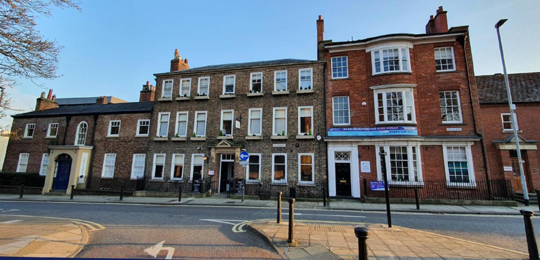 Apartment 1 Exquisite Two King Bedroom With En Suites - Close To The Town Centre, Rail, Airport And Theatre Darlington  Esterno foto