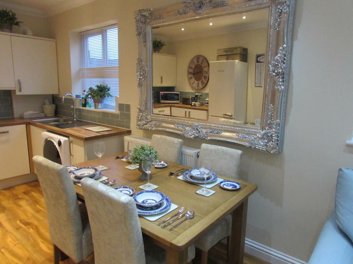 Apartment 1 Exquisite Two King Bedroom With En Suites - Close To The Town Centre, Rail, Airport And Theatre Darlington  Esterno foto