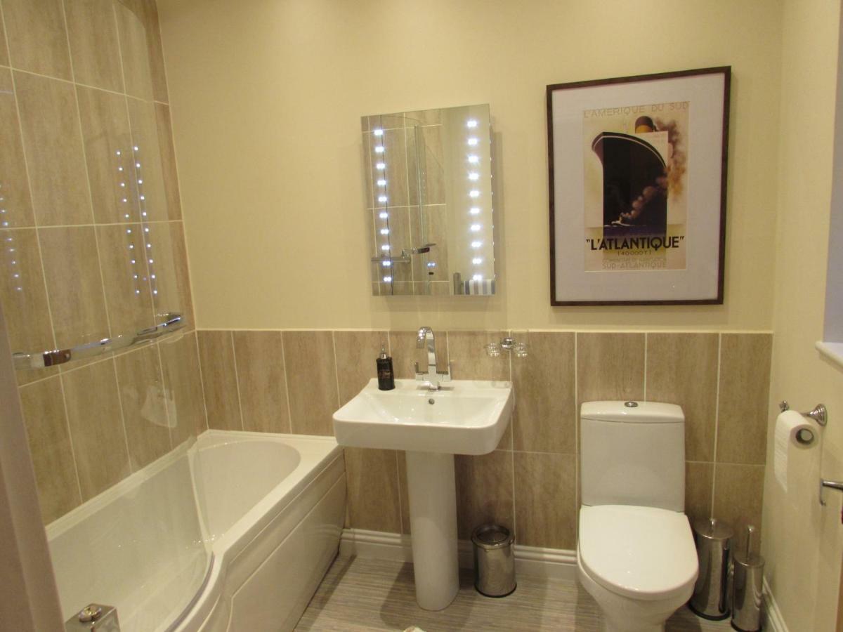 Apartment 1 Exquisite Two King Bedroom With En Suites - Close To The Town Centre, Rail, Airport And Theatre Darlington  Esterno foto