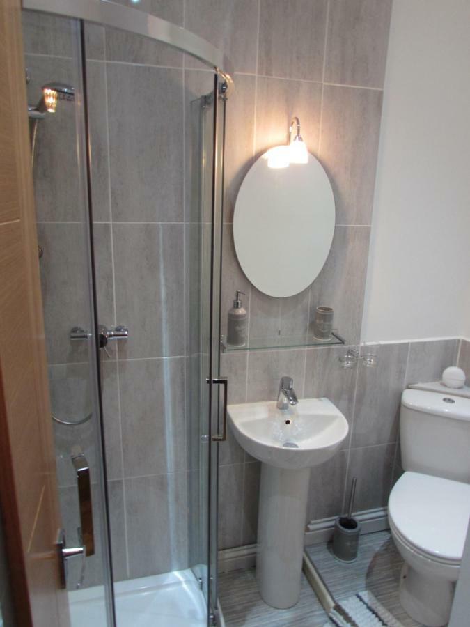 Apartment 1 Exquisite Two King Bedroom With En Suites - Close To The Town Centre, Rail, Airport And Theatre Darlington  Esterno foto